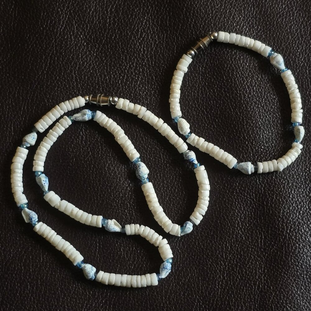 Vintage Shell (whole & carved) necklace & bracelet set. (Hawaiian Puka shell?)